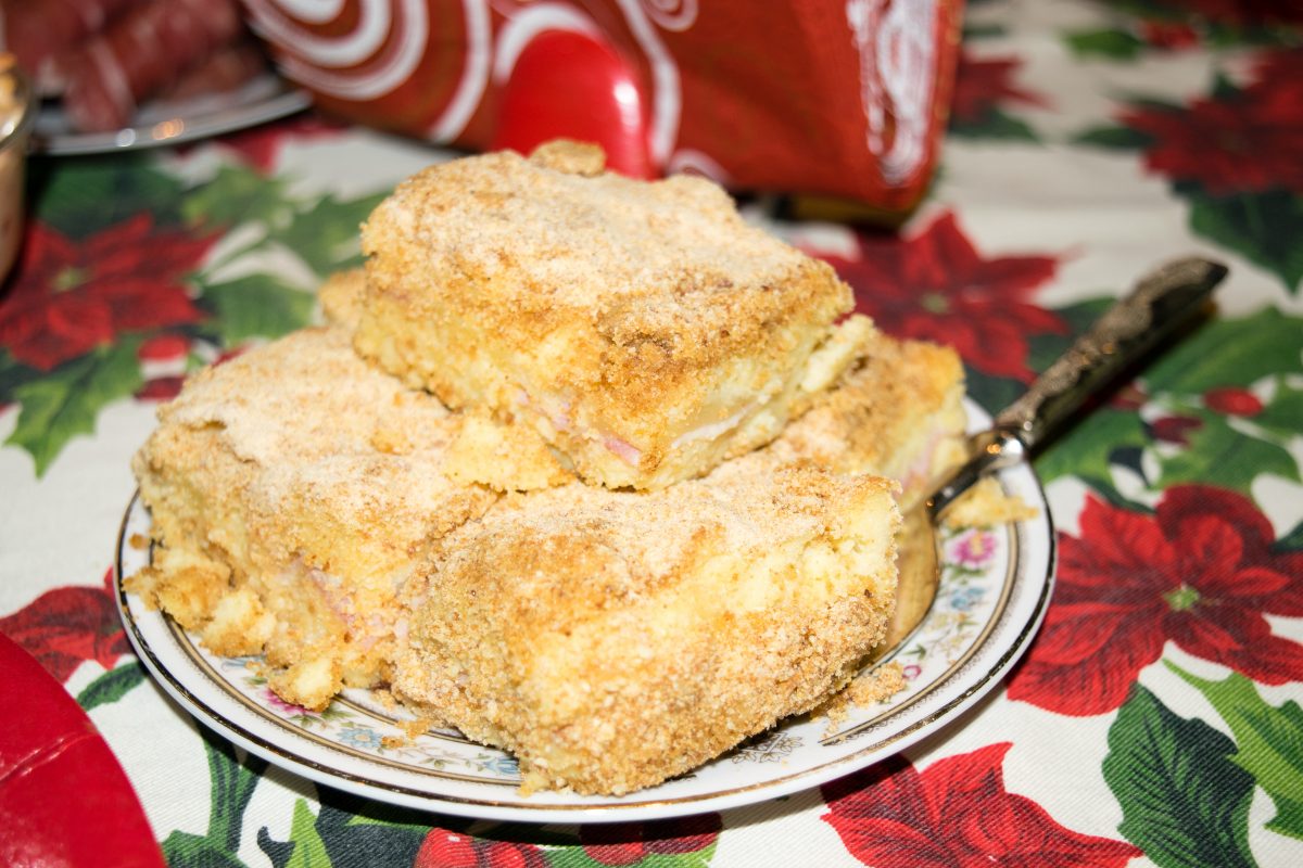 pizza di patate in padella AdobeStock 132462679