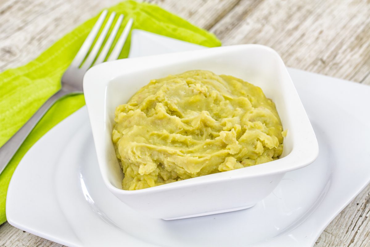 pure di fave con patate AdobeStock 246567290