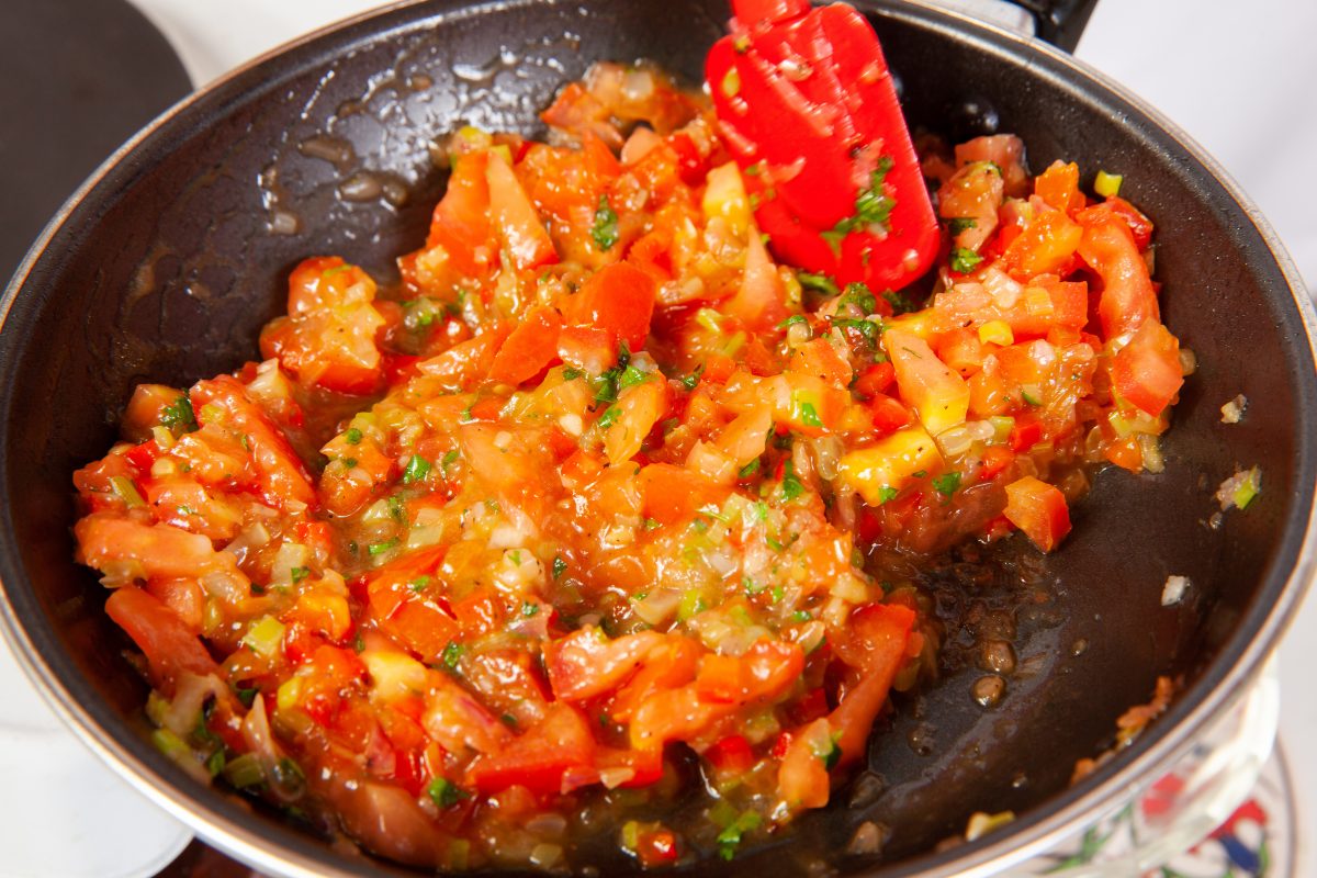 zucchine e peperoni in padella AdobeStock 459954087