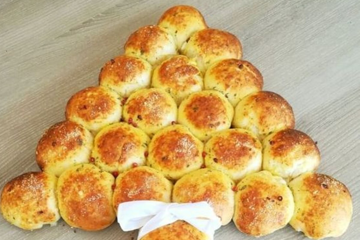 brioche natalizia a forma di brioche albero di natale