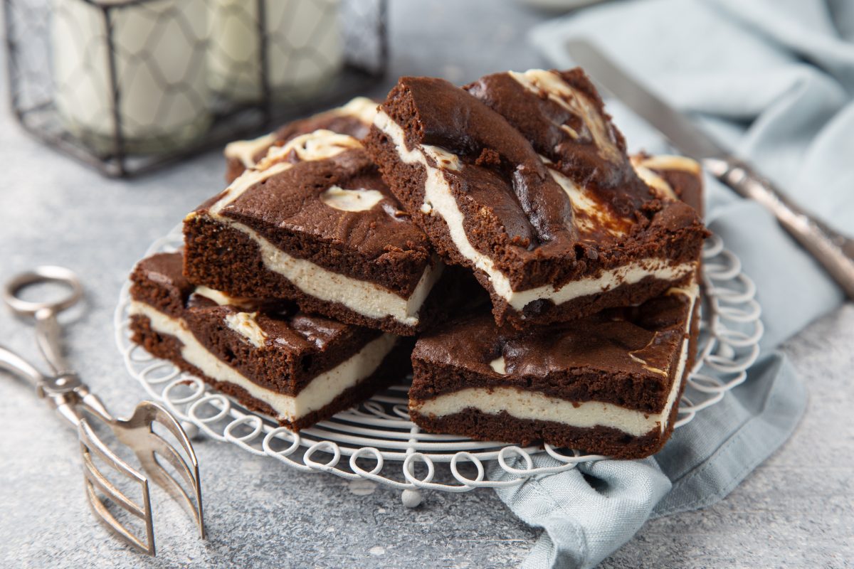 brownies cheesecake AdobeStock 274223159