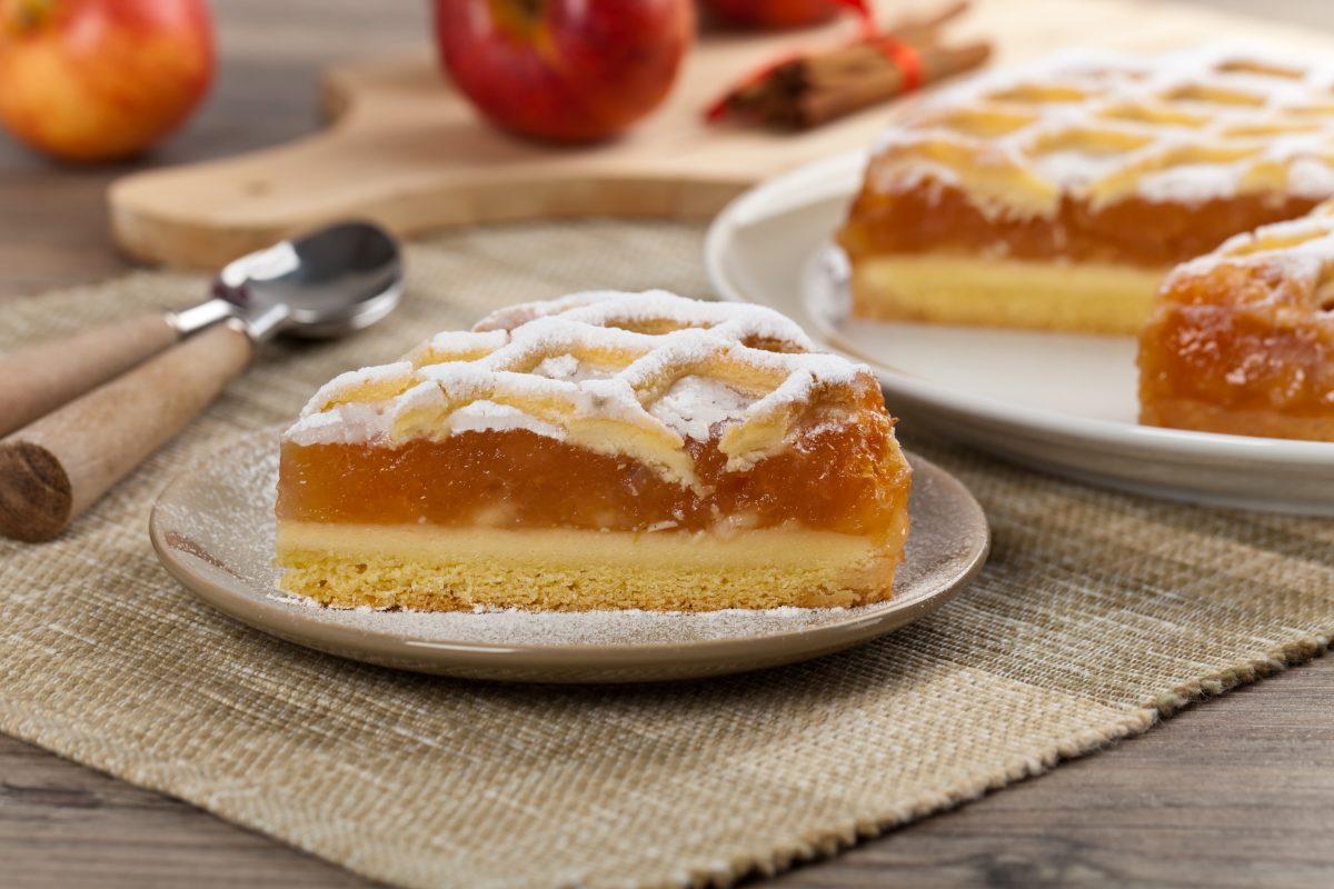 crostata favola crema e marmellata AdobeStock 77629451 1