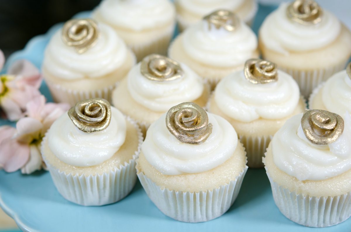 cupcake al latte per una AdobeStock 41202503