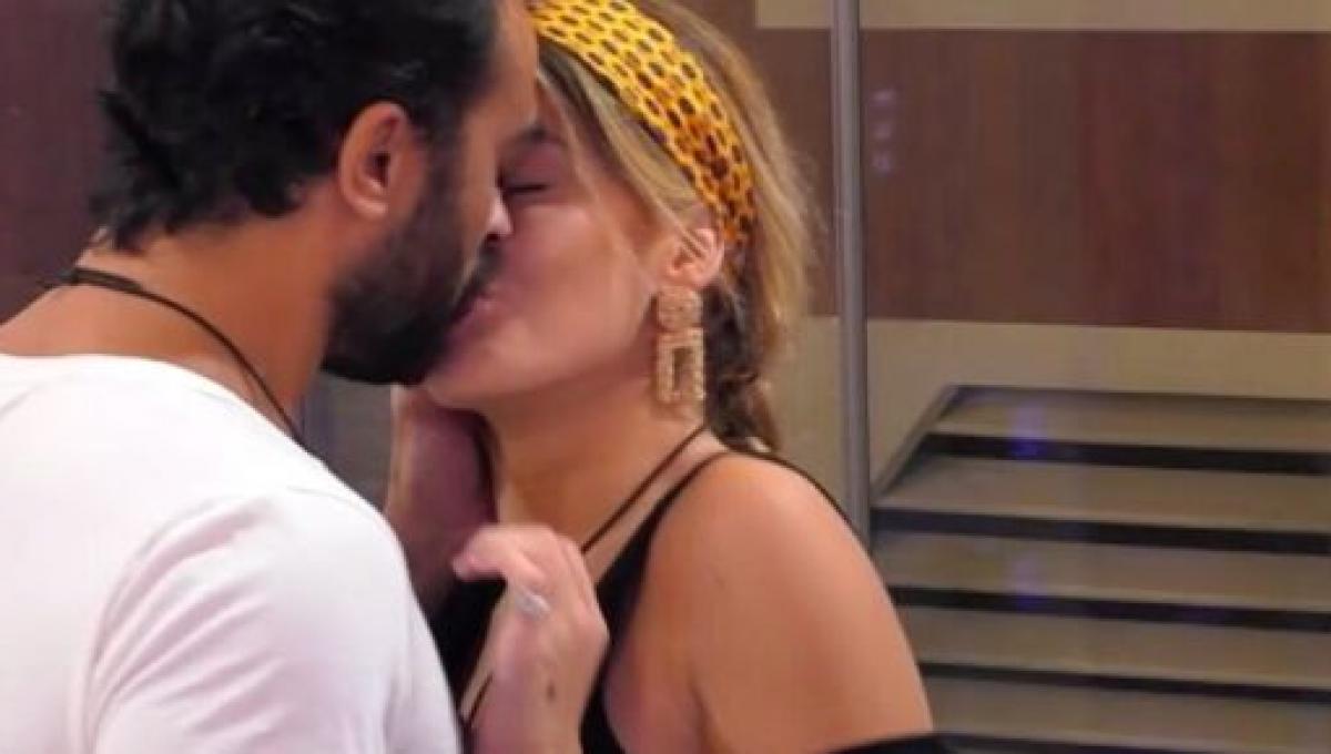 gf vip 6 gianmaria antinolfi gfvip gianmaria bacia codegoni per un gioco lei non gradisce 2686882