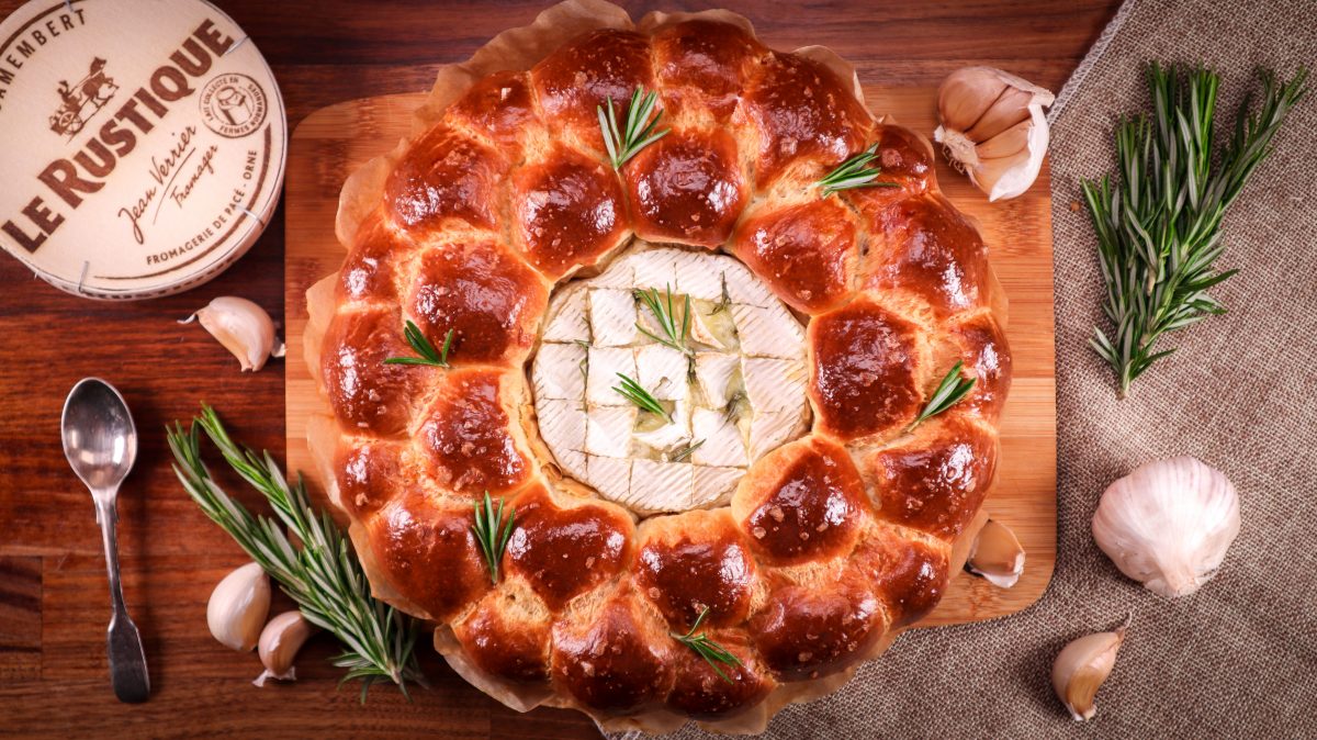 ghirlanda di pane AdobeStock 459661933 Editorial Use Only