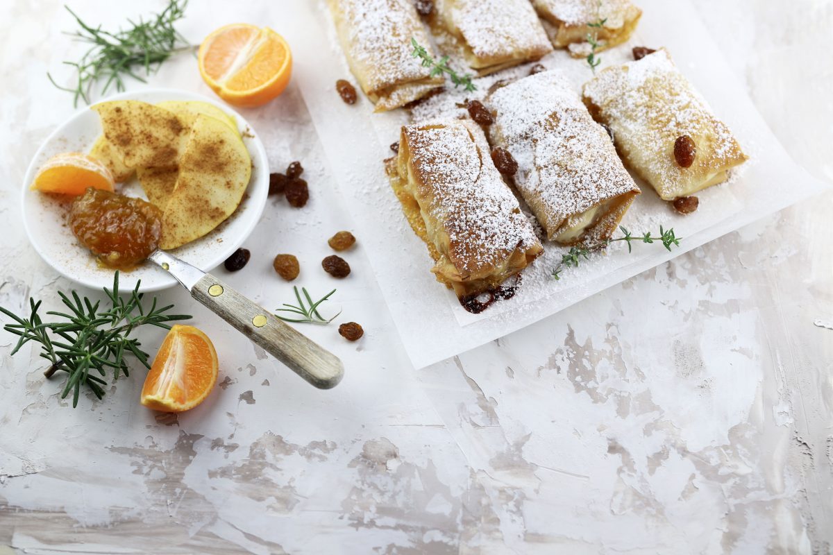 strudel di pasta fillo con AdobeStock 305909569