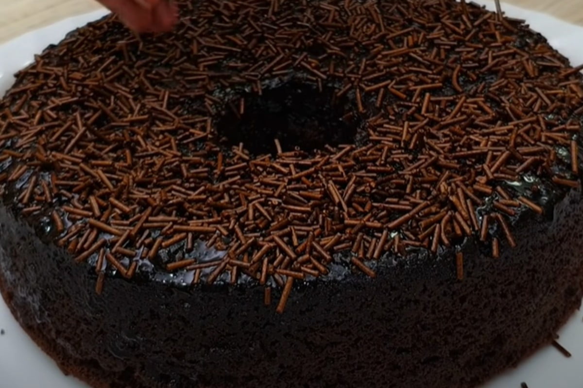 torta al cioccolato che contiene torta al cioccolato