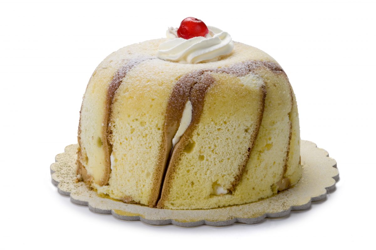 zuccotto di pandoro con crema AdobeStock 2513576