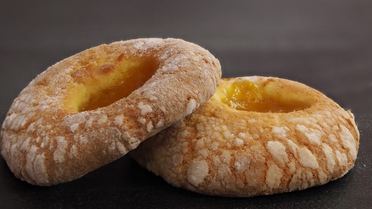 biscotto gemma morbido con marmellata AdobeStock 259095964