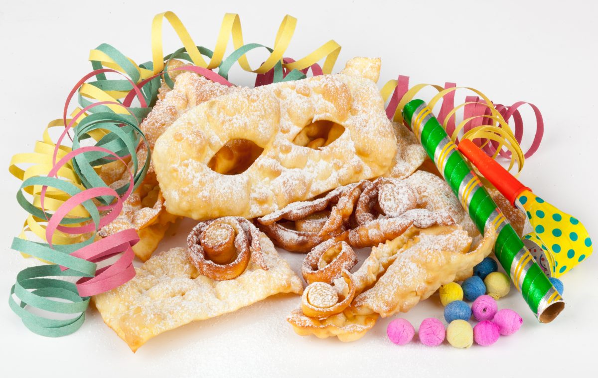 chiacchiere a forma di mascherine AdobeStock 38691373 1