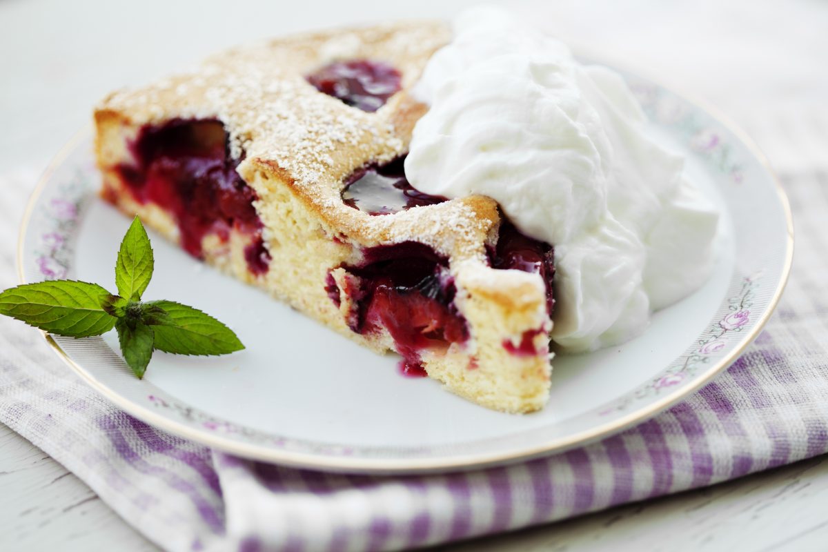 crostata morbida con marmellata e AdobeStock 46591197