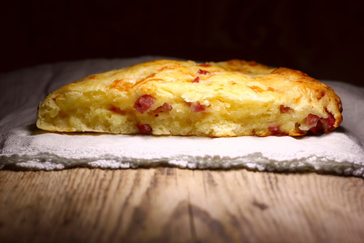 focaccia al prosciutto AdobeStock 255282885 3
