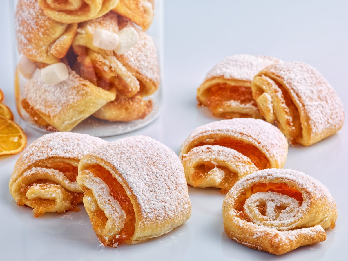 girelle di frolla alla marmellata AdobeStock 175853521 1