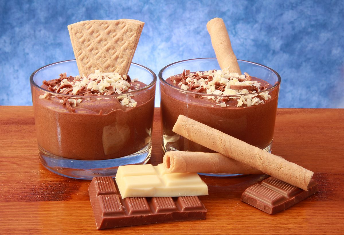 mousse al cioccolato pronta in AdobeStock 22602495