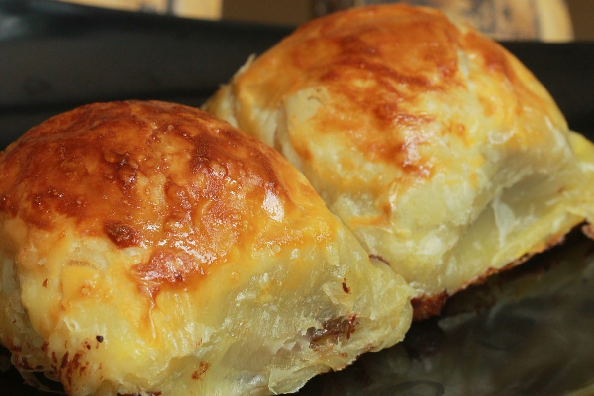 panini farciti di pasta sfoglia AdobeStock 300276446