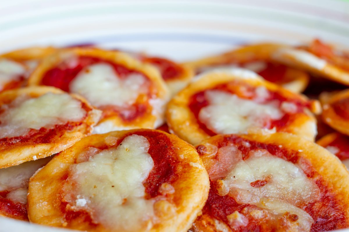 pizzette in padella pronte in AdobeStock 443104103