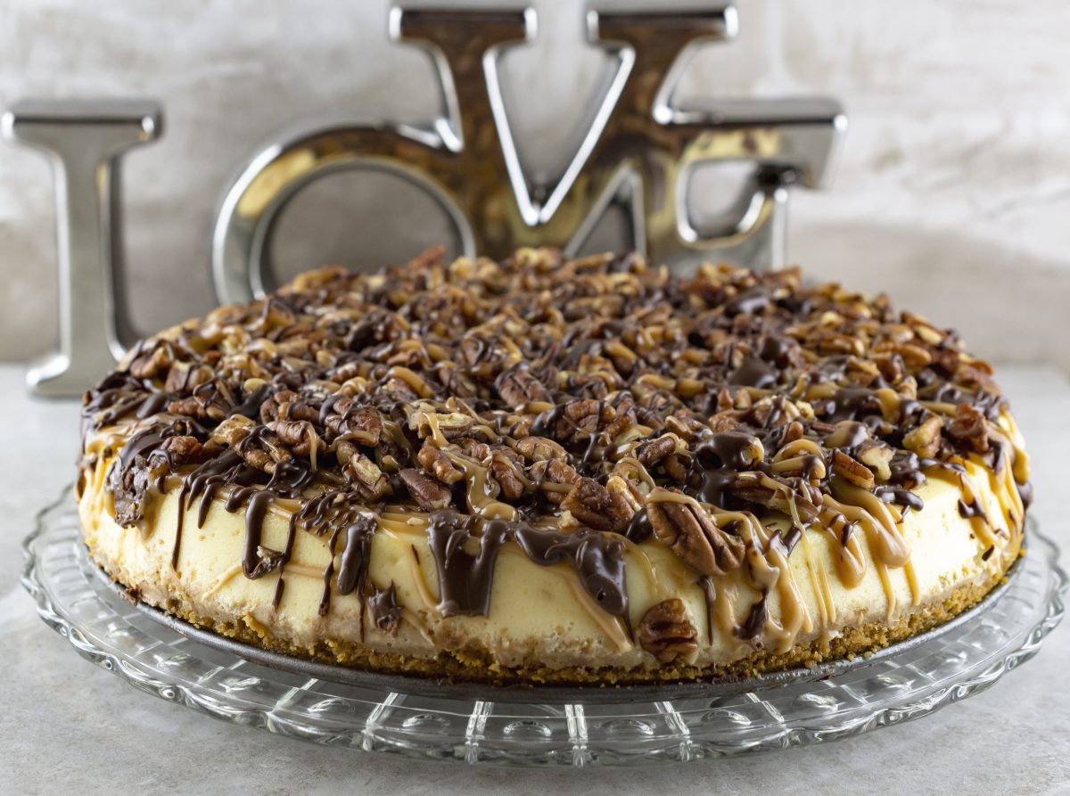 torta cheesecake alle noci pecan AdobeStock 246450040 1