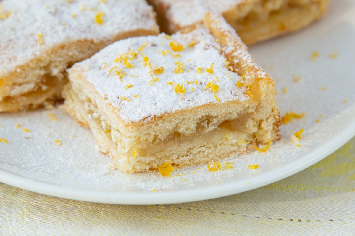 torta di frolla con crema AdobeStock 427884202 1