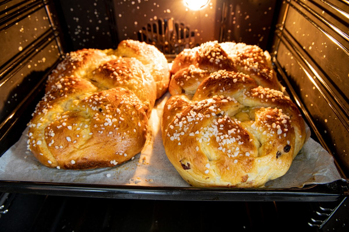 treccia di pan brioche soffice AdobeStock 415193953