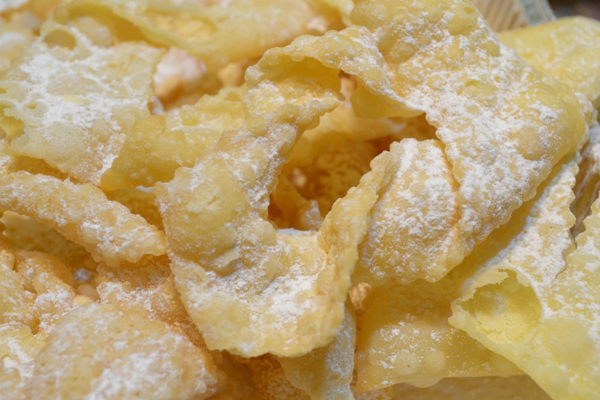 chiacchiere di ernst knam con AdobeStock 192730693