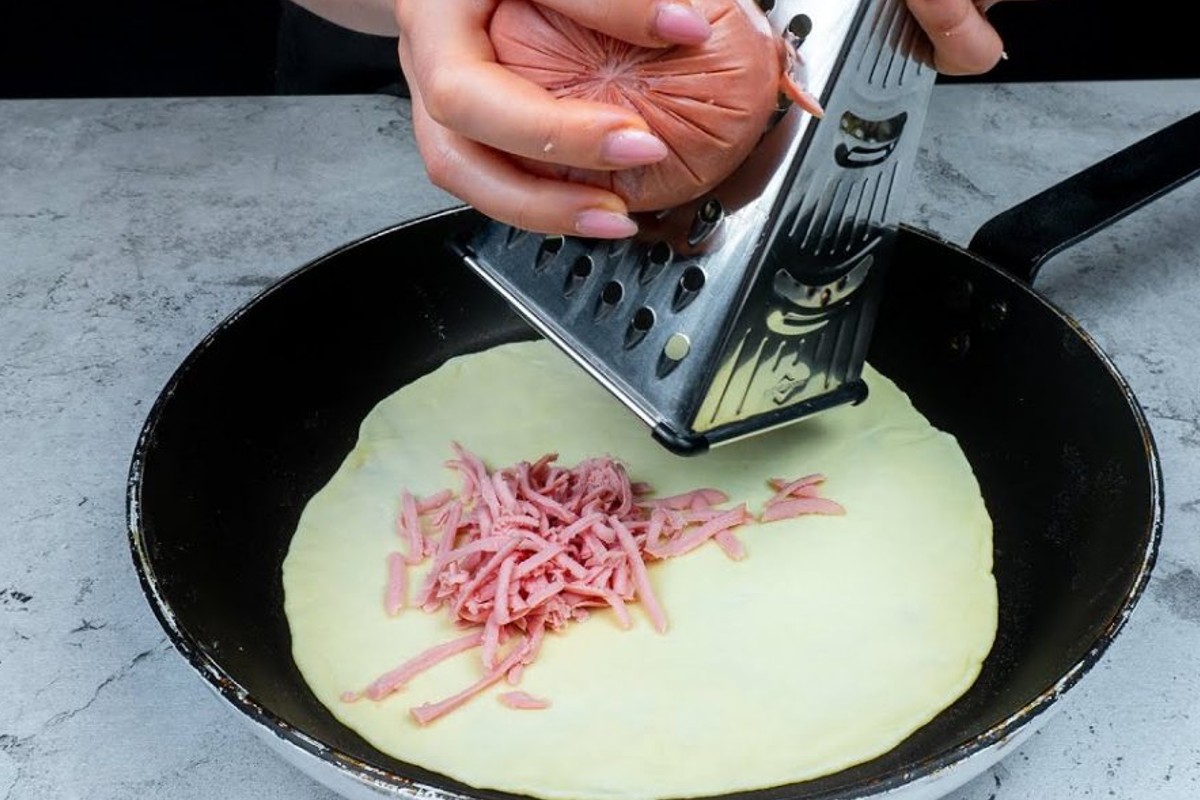 focaccine con mortadella e formaggio focaccine con mortadella