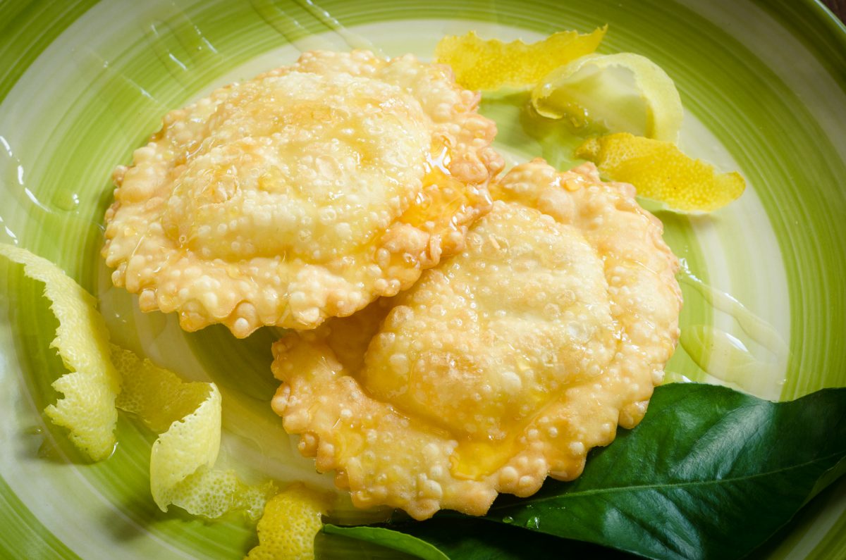 ravioli dolci fritti i dolcetti AdobeStock 66382458