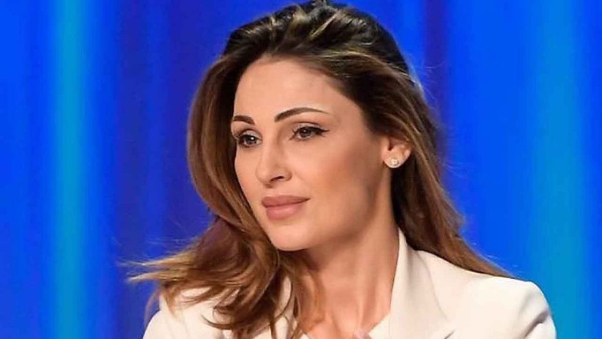 anna tatangelo vita privata biografia Anna Tatangelo 1280x720 1