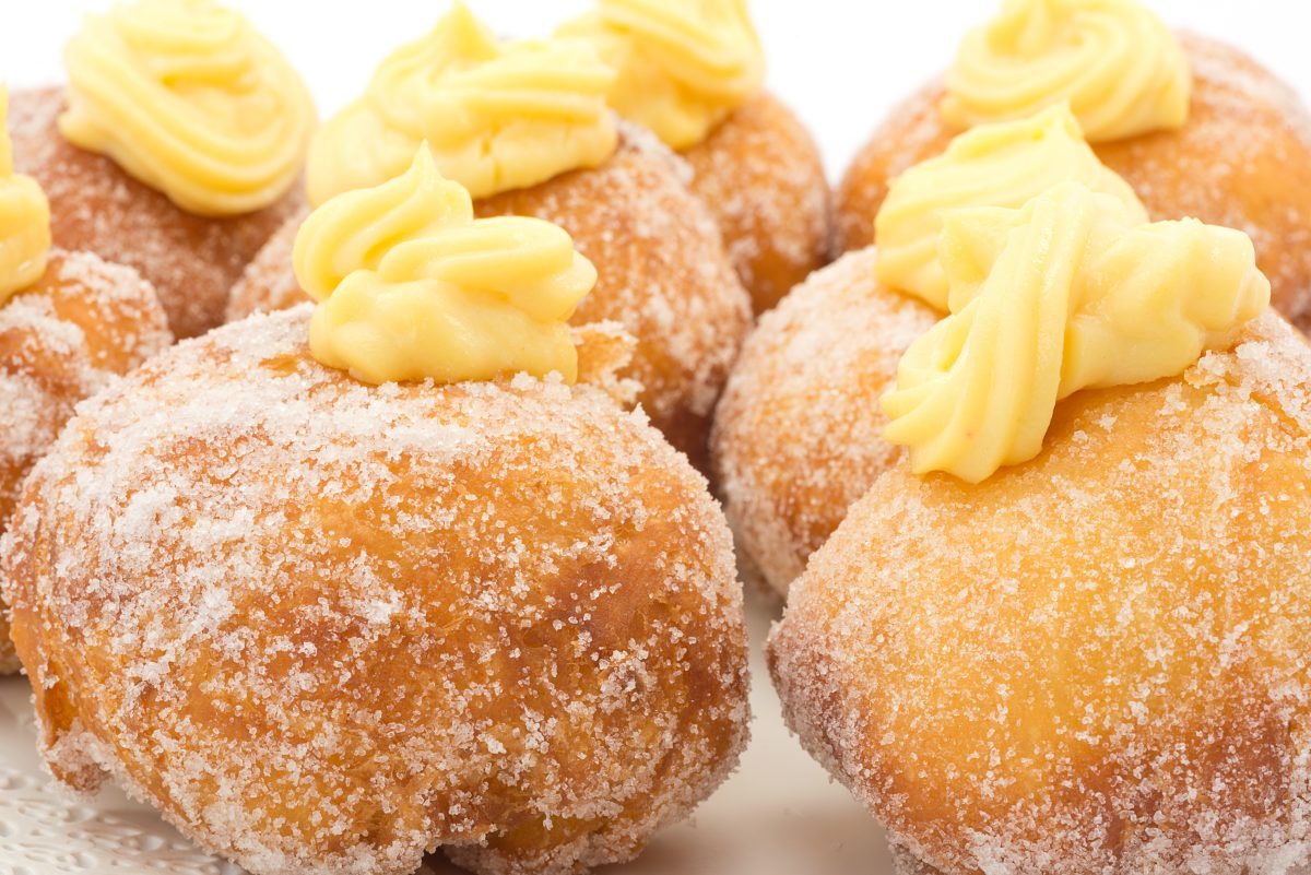 bomboloni alla crema AdobeStock 48324041