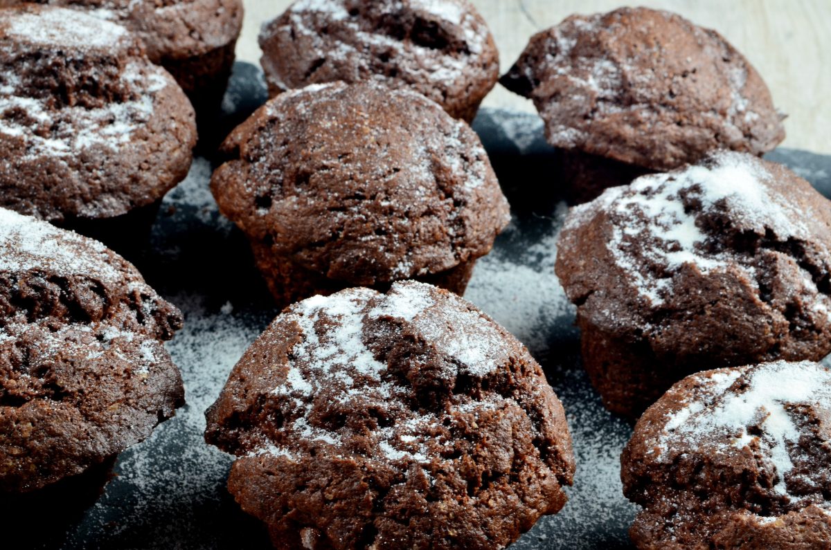 cacao e datteri i muffin AdobeStock 328868064