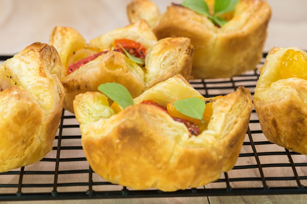 cestini di pasta sfoglia ripieni AdobeStock 118816585