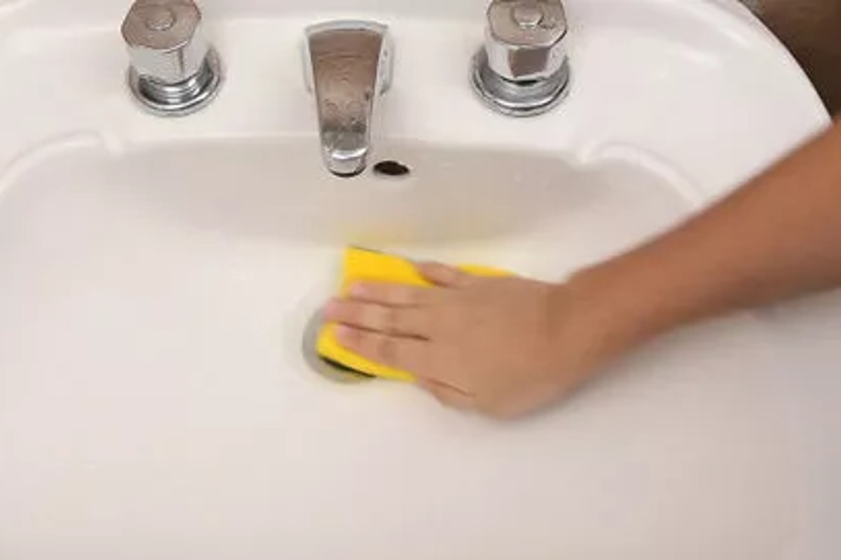 eliminare il calcare intorno al INCROSTAZIONE GIALLA LAVANDINO