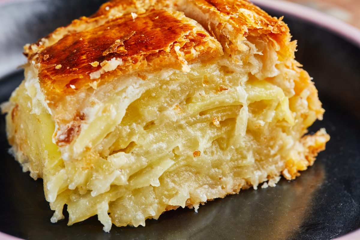 pasticcio di patate e cipolle AdobeStock 423332815