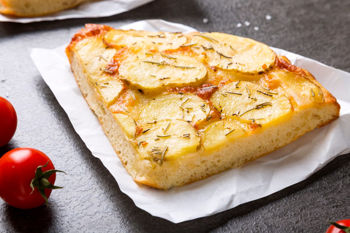 pizza con le patate AdobeStock 351350010