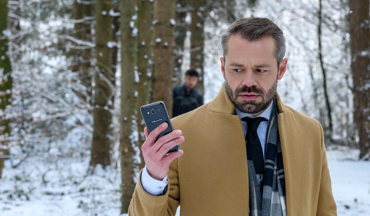 tempesta damore anticipazioni 31 marzo erik vogt mentre si accorge di essere pedinato in tempesta d amore credits mediaset