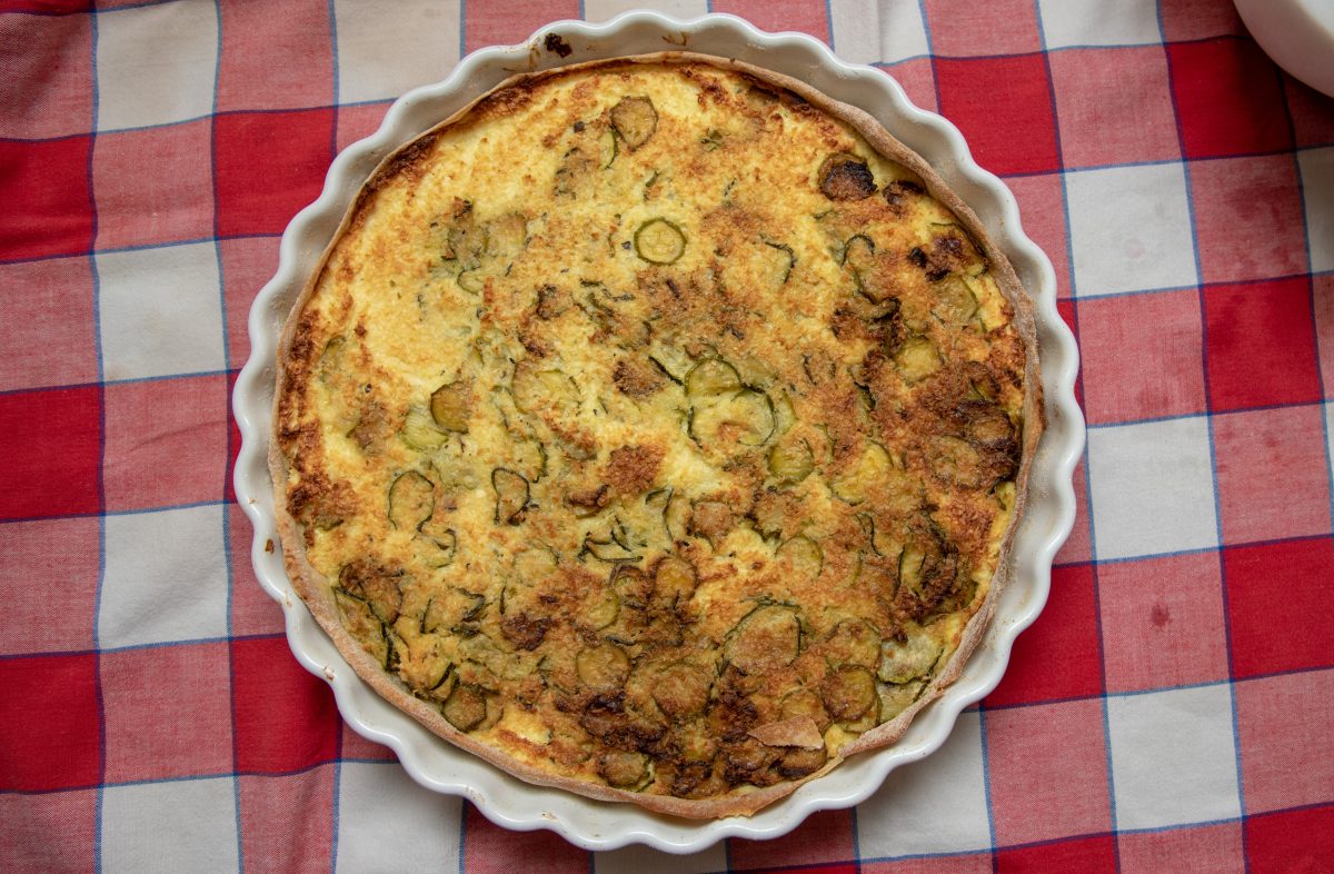 torta salata con zucchine la AdobeStock 245768836
