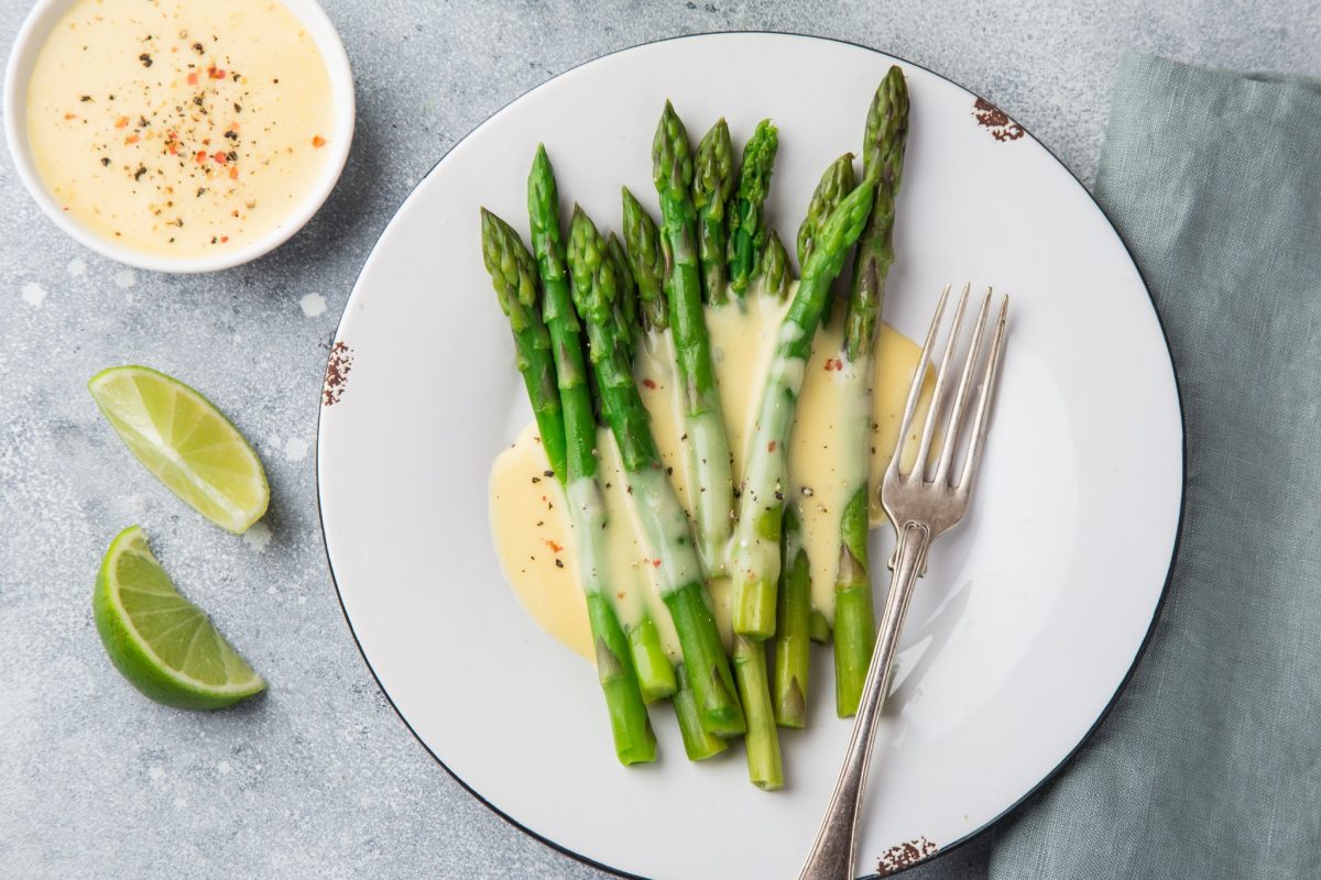 asparagi verdi in salsa olandese 2