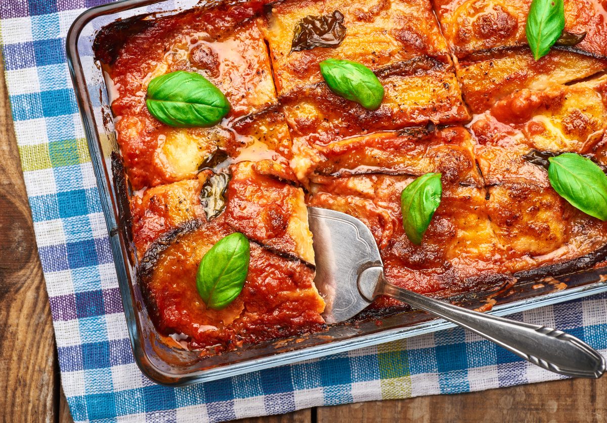 melanzane al forno stuzzicanti una AdobeStock 495857399