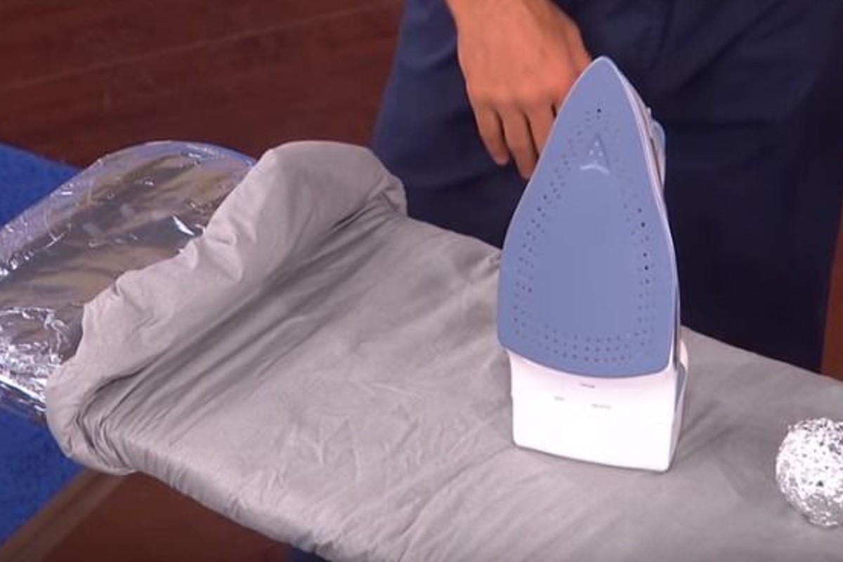 metti la carta stagnola sullasse carta stagnola asse da stiro 1