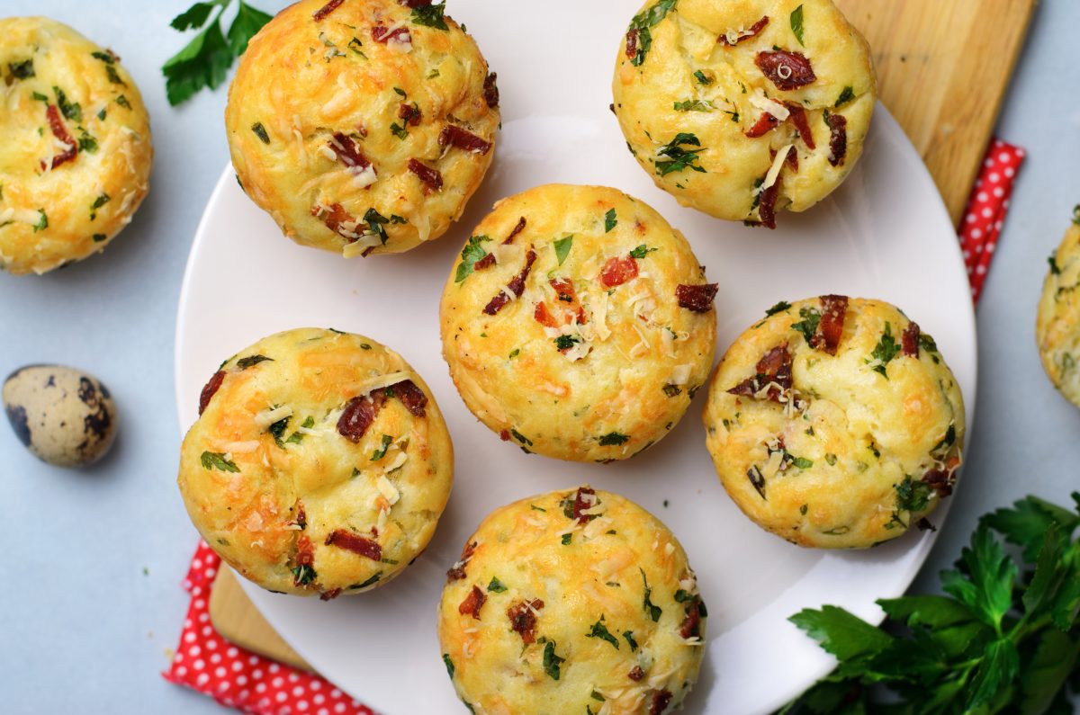 muffin salati ai pomodorini secchi AdobeStock 245786620 3