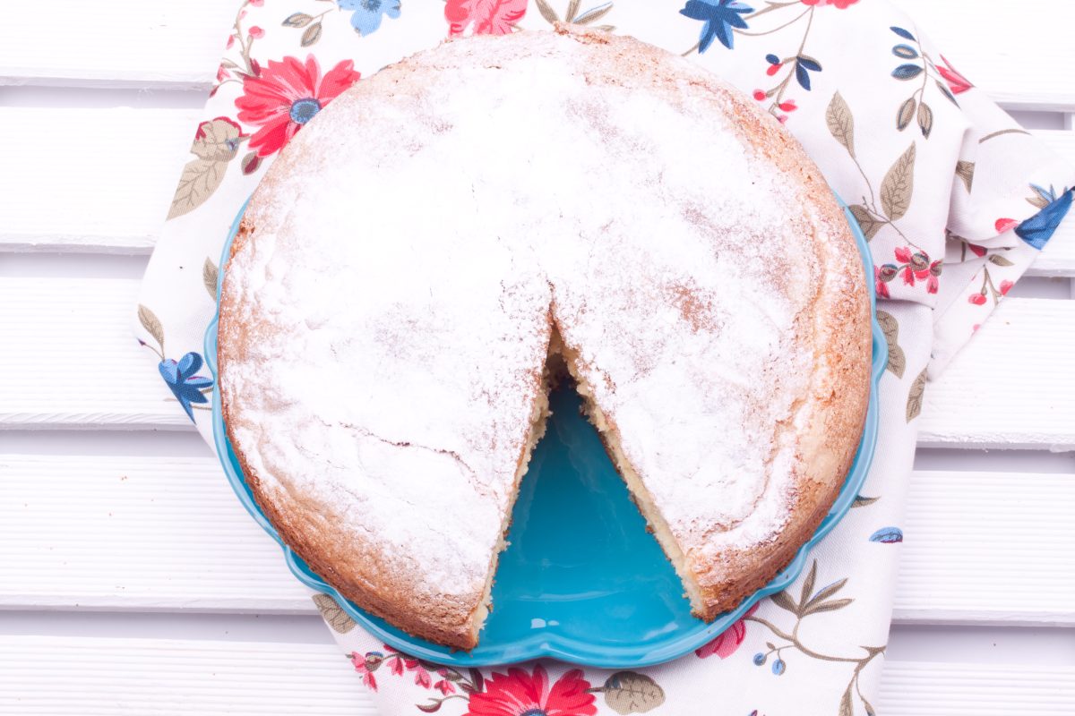 torta di banane frullate facile AdobeStock 48492760