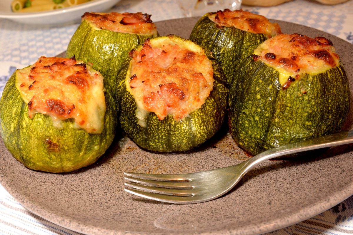 zucchine imbottite di salciccia una 3