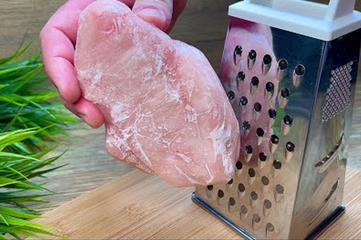 grattugiare i petti di pollo grattugiare i petti di pollo