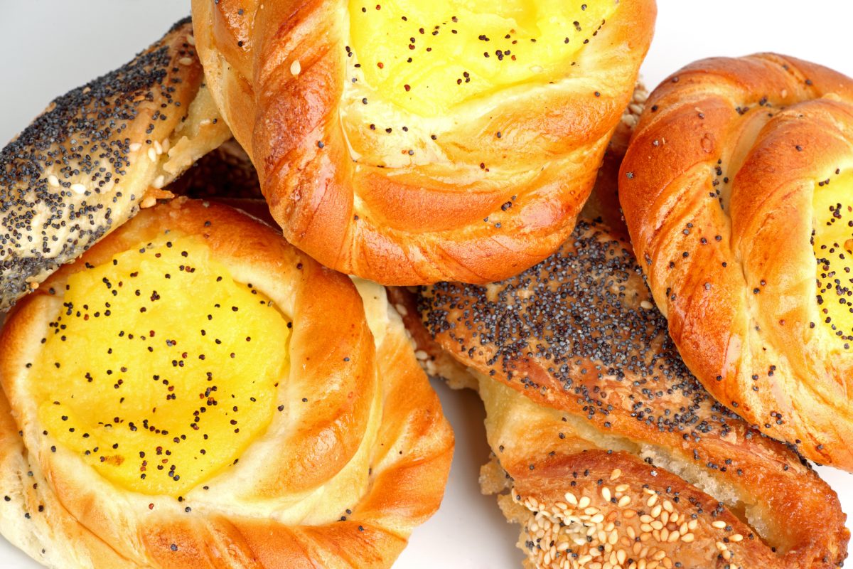 brioches xxl con crema e AdobeStock 39860019