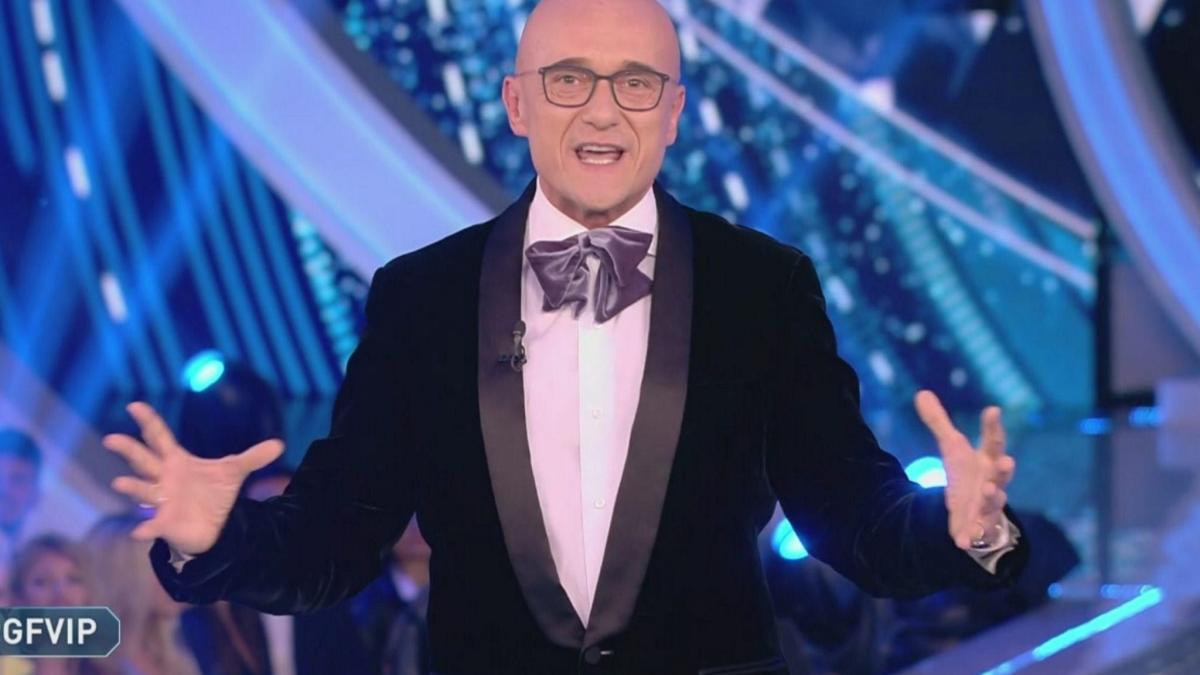 gf vip 7 alfonso signorini gf vip alfonso signorini ha riferito di avere la febbre a 38 nel corso della dodicesima puntata del reality 2680412