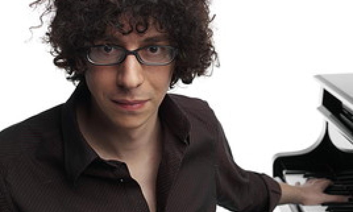 giovanni allevi vita privata biografia GN4 DAT 70568.jpg il pianista giovanni allevi ho un mieloma