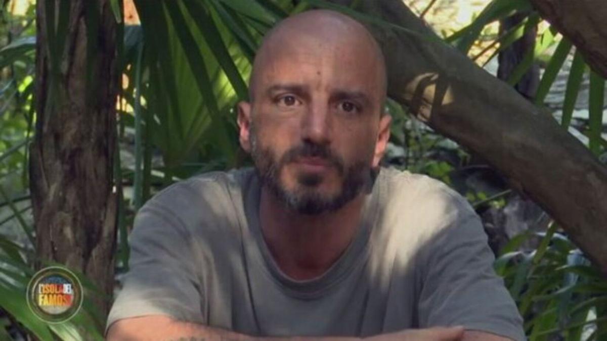 isola dei famosi nicolas vaporidis isola dei famosi nicolas attaccato 2737654