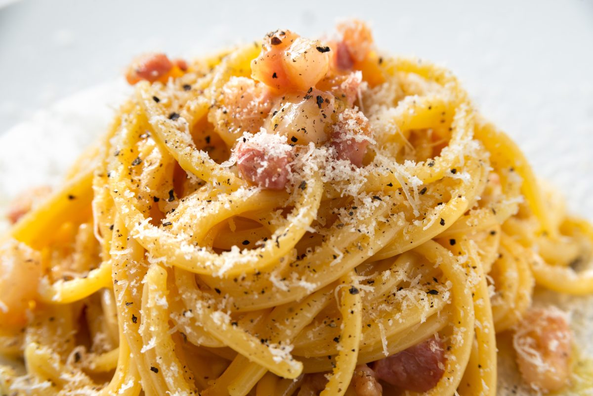 la carbonara perfetta secondo i AdobeStock 260301413