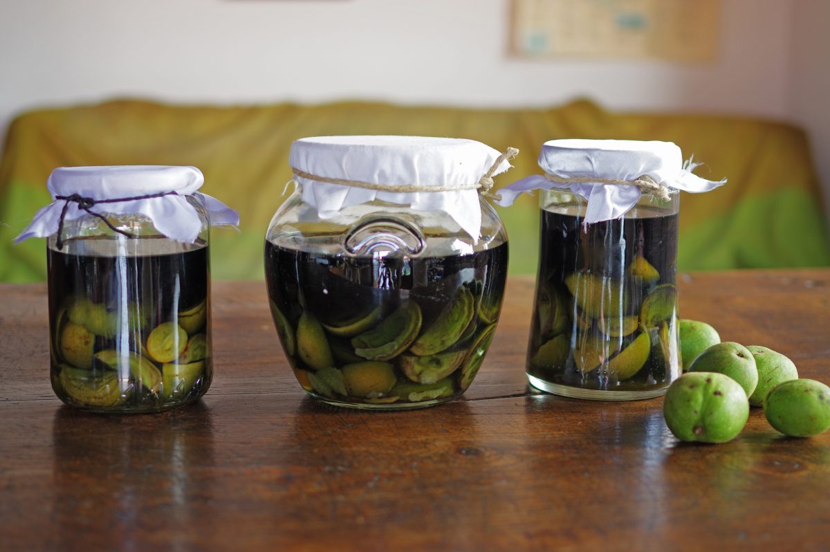 nocino fatto in casa si AdobeStock 360553515 2