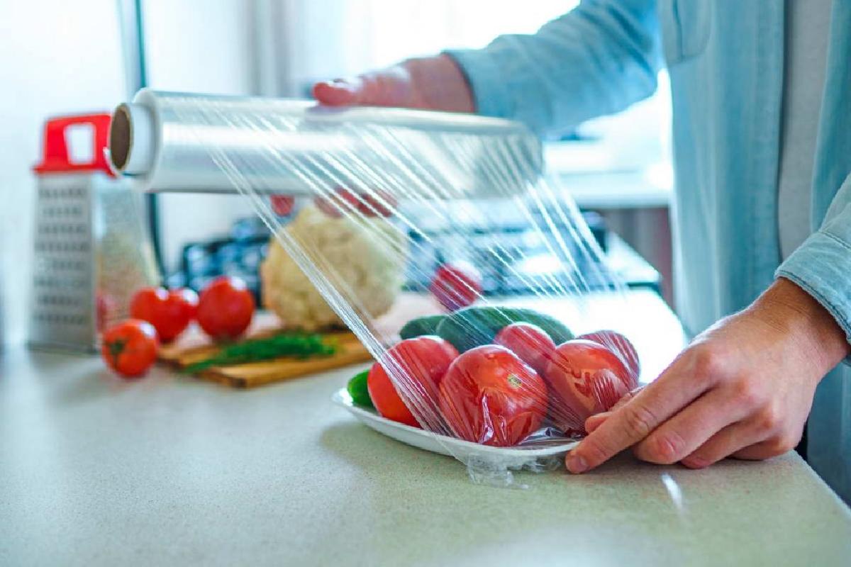 pellicola per alimenti contiene plastica pellicola 1 1024x683 1