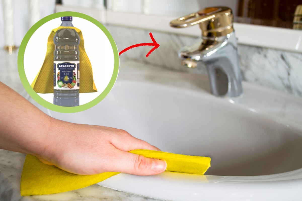 con una bottiglia di aceto aceto alcool